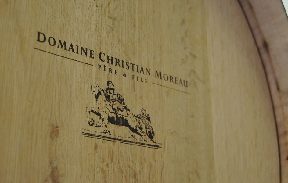 Domaine Christian Moreau drives i dag etter økologiske prinsipper, noe som innebærer minimal bruk av plantevernmidler. Kun husdyrgjødsel anvendes. Det jobbes aktivt for å oppnå en best mulig mikrobiologisk balanse i vinmarkene. Allerede etter kort tid med økologisk landbruk melder domainet om sunnere druekvalitet og bedre balanse mellom sukker- og syreverdier i druene. Avlingsbegrensninger praktiseres gjennom store deler av sommeren for å holde avlingene nede på et akseptabelt nivå. Samtlige vinmarker høstes for hånd og sortes grundig på samlebånd før de går videre i produksjonen. Det er viktig å unngå umodne, overmodne eller beskadiget frukt. 