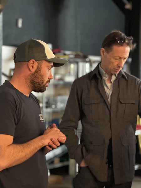 <p>Girard-Bonnet er en helt ny produsent i Champagne, men utgangspunktet kommer fra to familier som har dyrket druer siden starten av 1900-tallet. Paul Girard er s&oslash;nn av Philippe Girard og Dominique Bonnet, og etter at utleieavtalene til foreldrenes vinmarker utl&oslash;p, valgte han &aring; sl&aring; sammen de to eiendommene til Girard-Bonnet. Paul har studert vitikultur og &oslash;nologi i Avize, samt Wine Management and Business i Bordeaux, og er en ung og utforskende type.</p>