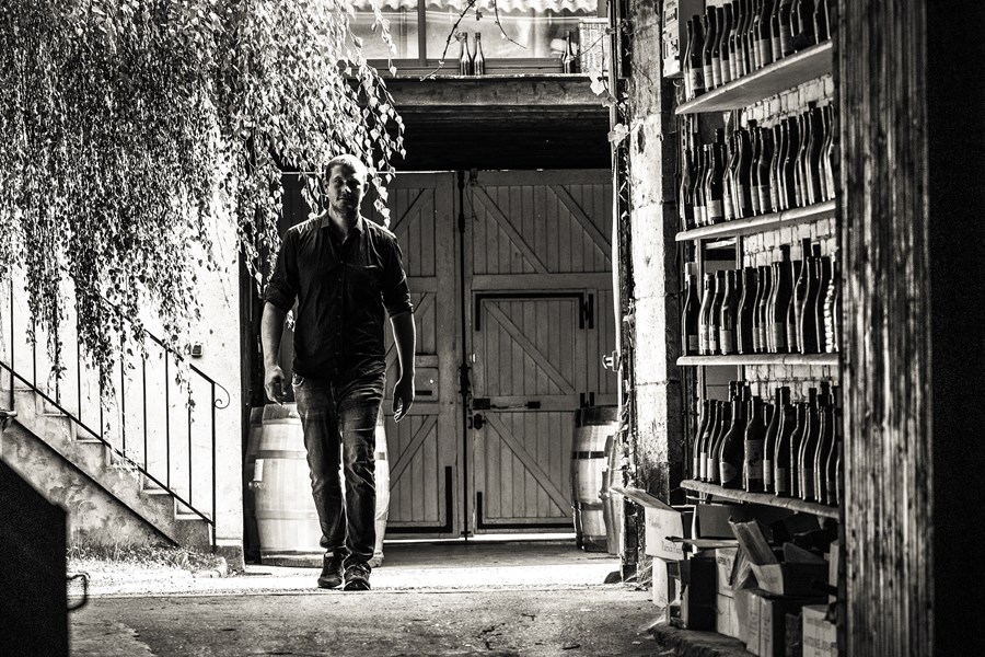 <p>Chartogne-familien kom til Merfy i 1870, og i 1920 giftet Marie Chartogne seg med &Eacute;tienne Taillet og skapte eiendommen Chartogne-Taillet. Philippe og &Eacute;lisabeth Chartogne overtok domainet i 1978, f&oslash;r Alexandre fikk ansvaret i 2006. Taillet-familien har f&oslash;rt dagbok om druedyrkning og vinmaking siden 1700-tallet, og denne tradisjonen videref&oslash;res fremdeles den dag i dag med detaljer om &aring;rganger, v&aelig;rforhold, utbytter og andre vitikulturdata.</p>