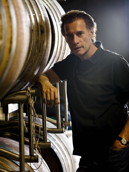 De ulike druesortene høstes og vinifiseres separat. Vinene spontangjæres i ståltanker i gjennomsnittlig ti dager. De enklere vinene gjæres på lavere temperaturer (23-25 grader) enn vinene som er ment for lagring (30-32 grader). Den ferdiggjærede vinen skallmasereres vanligvis i åtte dager til, og den malolaktiske gjæringen finner sted i ståltanker og/eller fat, avhengig av vinen. Modningen varierer også fra vin til vin, men som hovedregel er Poggiotondo forsiktig med ny eik, ettersom Alberto ønsker å lage elegante viner som uttrykker sitt opprinnelsessted.