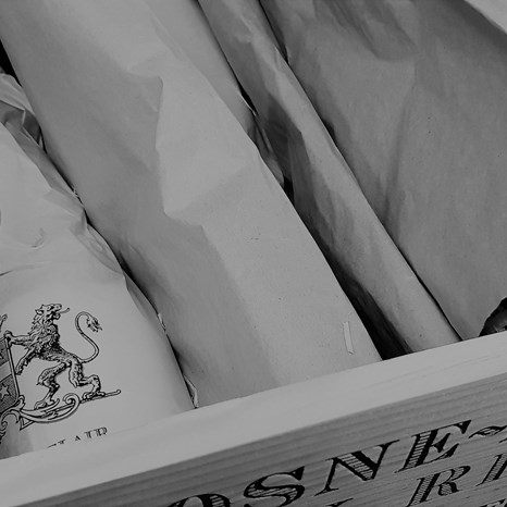 caisse-bouteilles-sous-papier-de-soie-nb (1).jpg