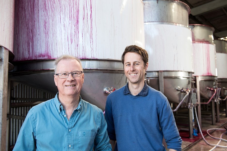 Vinproduksjonen er styrt av struktur og eleganse samtidig som man bevarer druetypegenskapene. Gjæringene utføres i rustfritt stål, og modningen følger deretter i franske eikefat (hogsheads) på 300 liter.
