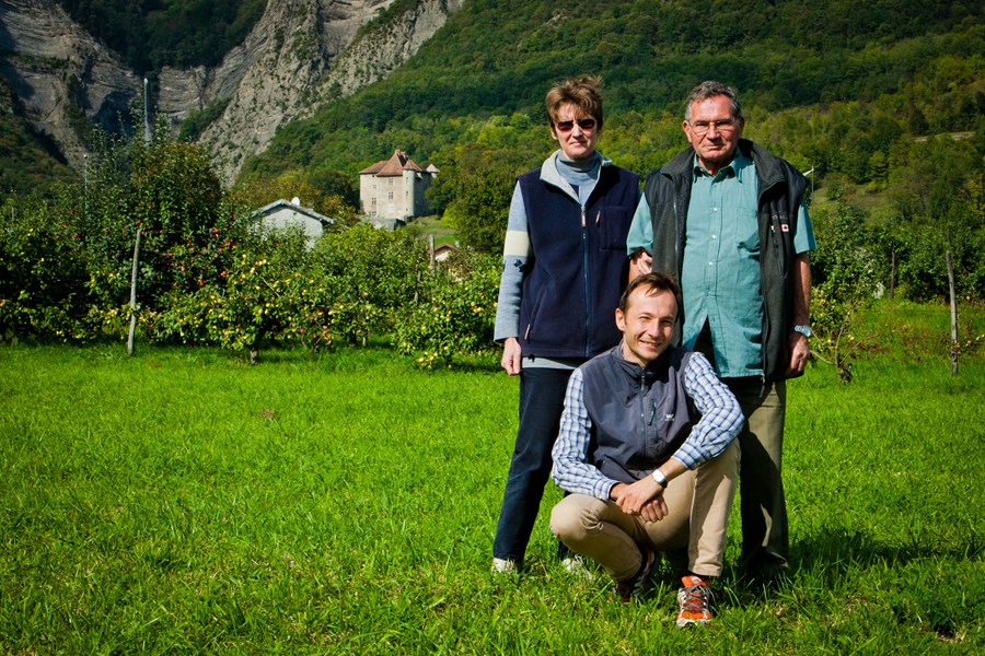 <p>Maley Cidre holder til h&oslash;yt oppe p&aring; den italienske siden av Mont Blanc, i Val d'Aosta. De lager cider fra lokale eple- og p&aelig;resorter, fra over 80 &aring;r gamle tr&aelig;r p&aring; 1000 meter over havet, med &oslash;kologiske metoder. Annengangs fermentering foreg&aring;r i flasken etter tradisjonell metode, og sideren ligger p&aring; bunnfallet i 6 m&aring;neder.</p>