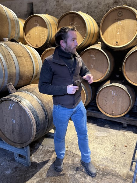 <p>Familien har v&aelig;rt involvert i vinproduksjon siden 1808 og har produsert egen vin siden 1955. I dag drives eiendommen av den femte generasjonen, Isabelle og Benoist Perseval, sammen med deres s&oslash;nn Henry, som etter &aring; ha studert i Alsace begynte ved eiendommen i 2016.&nbsp;</p>