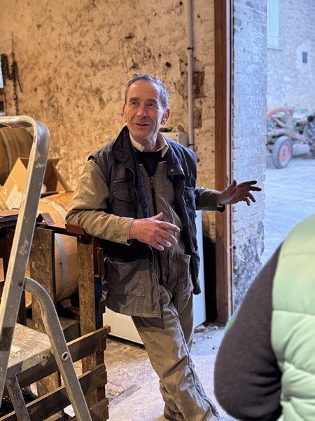 <p>Familien har v&aelig;rt involvert i vinproduksjon siden 1808 og har produsert egen vin siden 1955. I dag drives eiendommen av den femte generasjonen, Isabelle og Benoist Perseval, sammen med deres s&oslash;nn Henry, som etter &aring; ha studert i Alsace begynte ved eiendommen i 2016.&nbsp;</p>