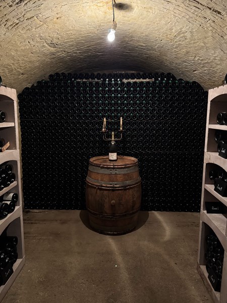 <p>Lilbert-familien har dyrket druer i regionen siden 1746 og begynte &aring; produsere egen vin i 1907. Bertrand Lilbert har ledet eiendommen siden 1999.</p>