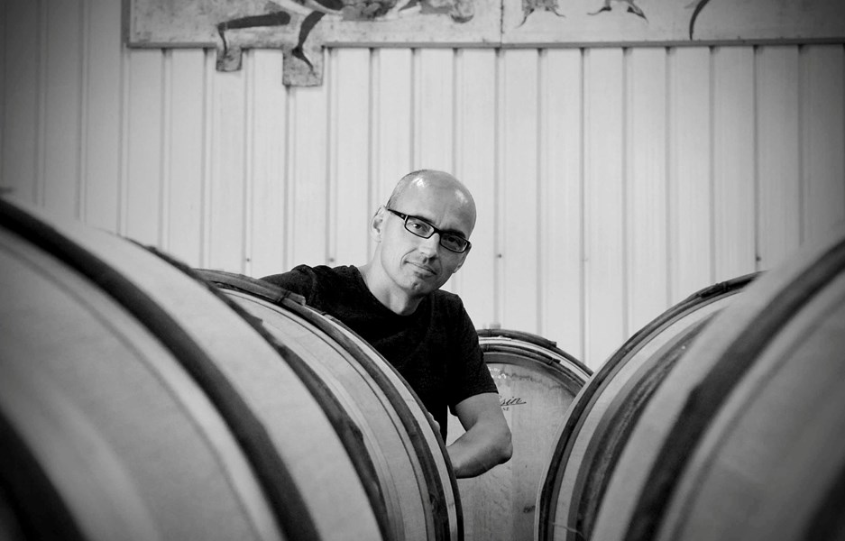 Domaine Christian Moreau drives i dag etter økologiske prinsipper, noe som innebærer minimal bruk av plantevernmidler. Kun husdyrgjødsel anvendes. Det jobbes aktivt for å oppnå en best mulig mikrobiologisk balanse i vinmarkene. Allerede etter kort tid med økologisk landbruk melder domainet om sunnere druekvalitet og bedre balanse mellom sukker- og syreverdier i druene. Avlingsbegrensninger praktiseres gjennom store deler av sommeren for å holde avlingene nede på et akseptabelt nivå. Samtlige vinmarker høstes for hånd og sortes grundig på samlebånd før de går videre i produksjonen. Det er viktig å unngå umodne, overmodne eller beskadiget frukt. 